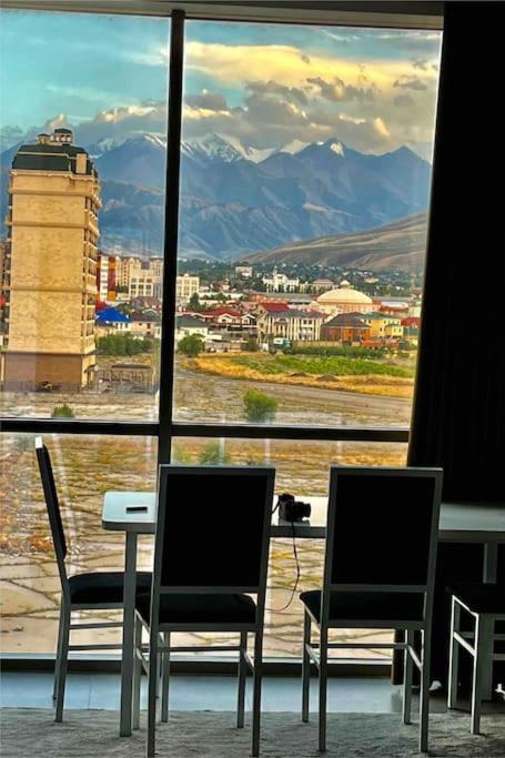 9Th And 6Th Floor Stylish Apartments With Mountainvista Bischkek Exterior foto