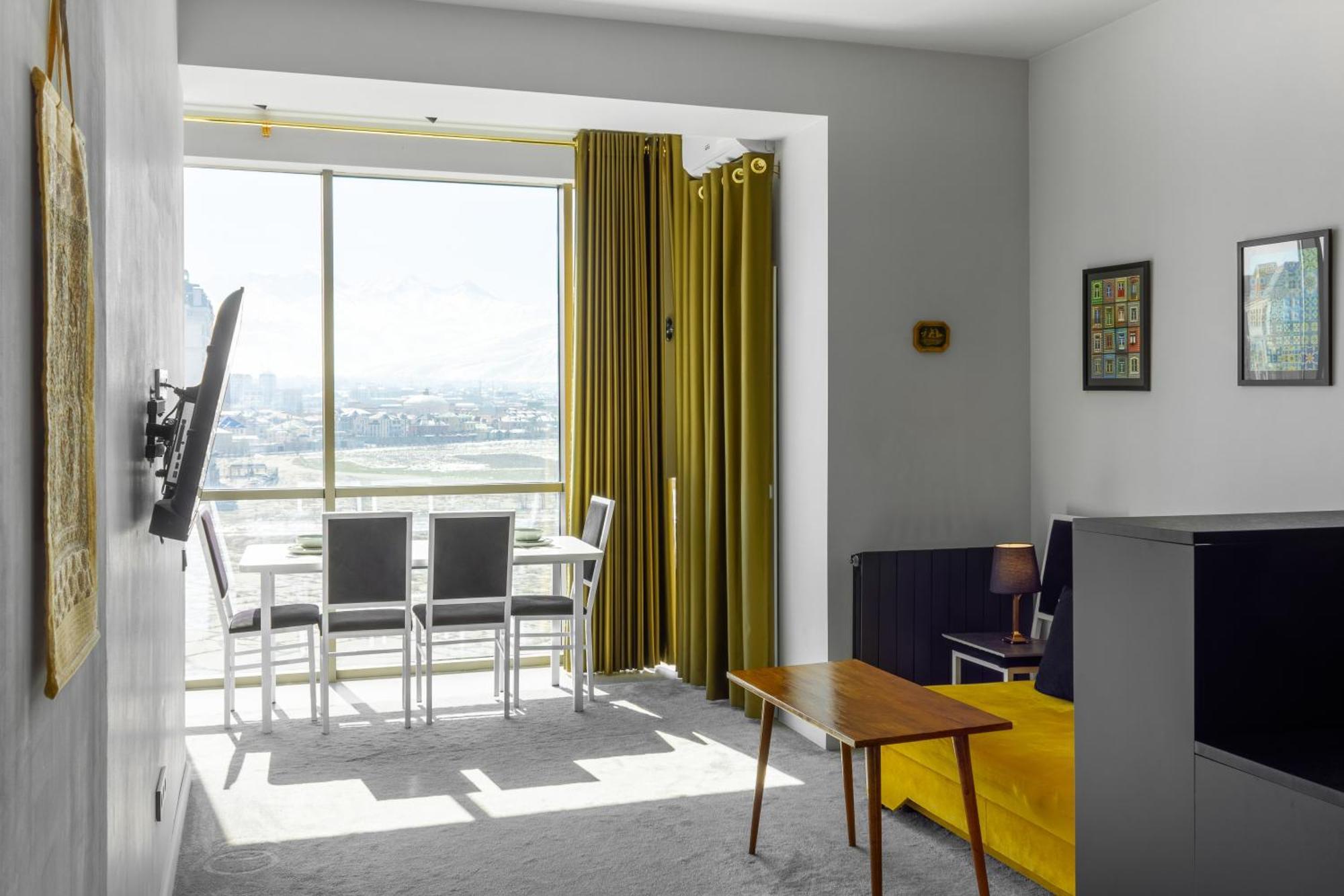 9Th And 6Th Floor Stylish Apartments With Mountainvista Bischkek Exterior foto