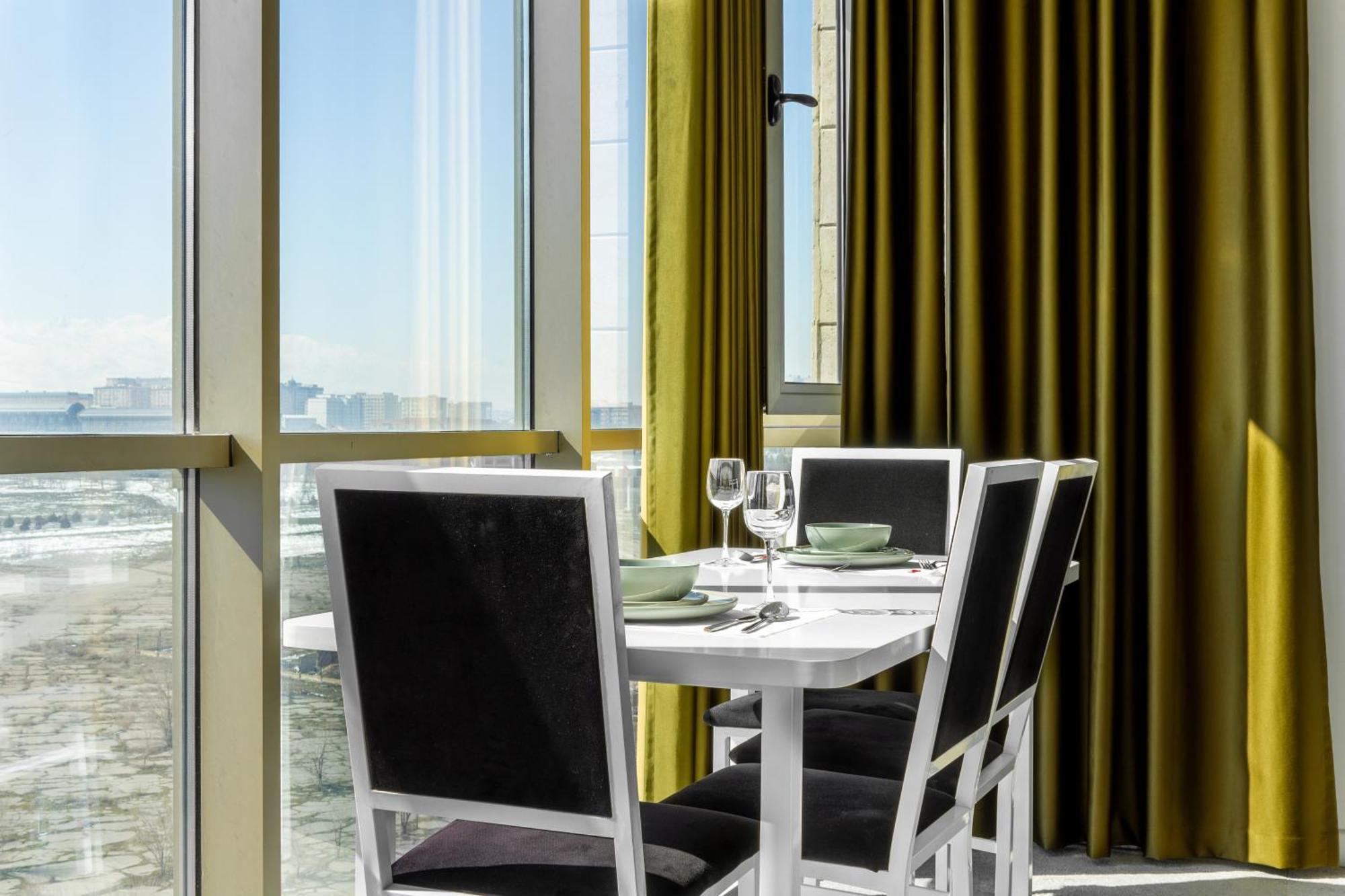 9Th And 6Th Floor Stylish Apartments With Mountainvista Bischkek Exterior foto