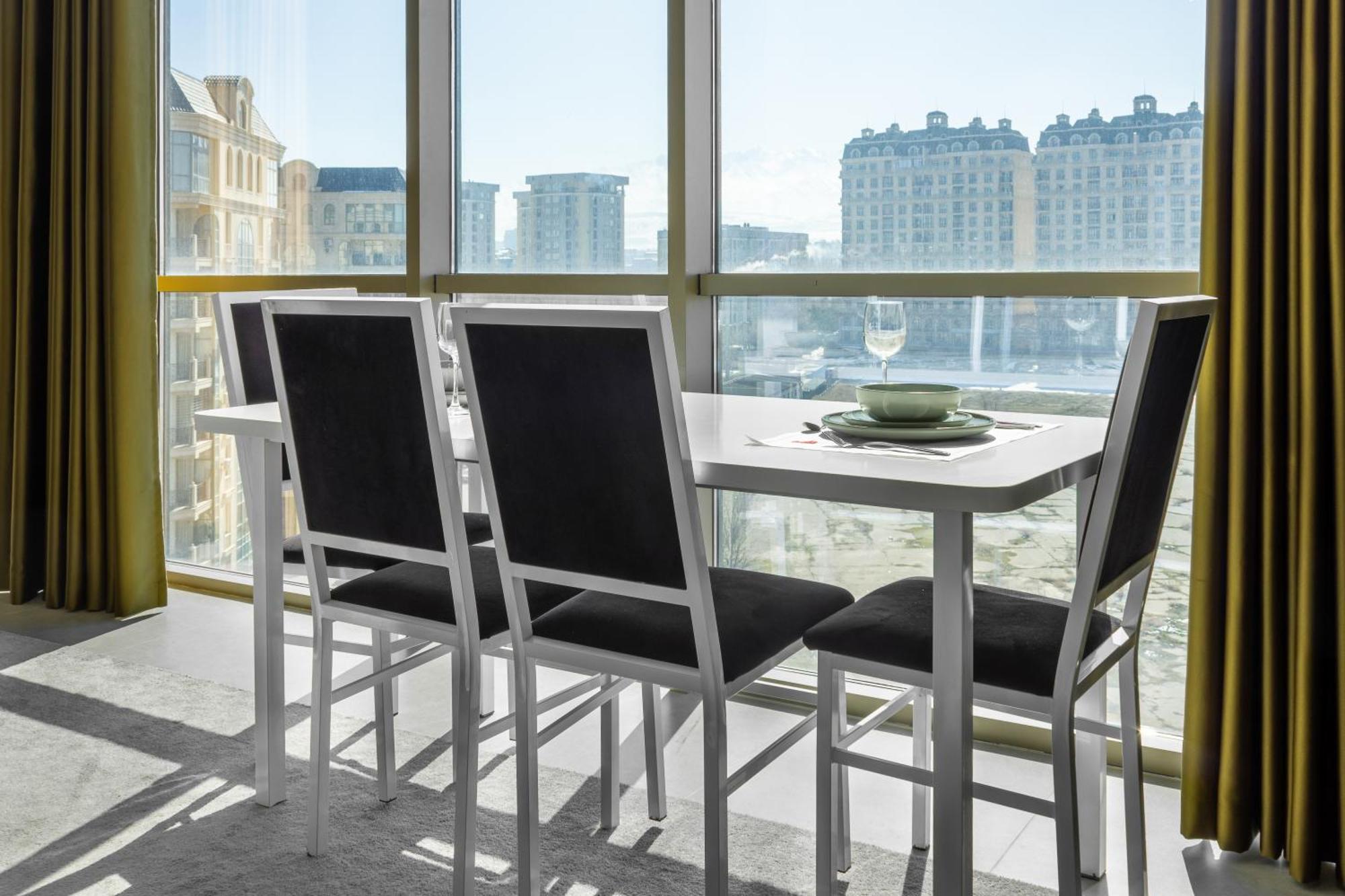 9Th And 6Th Floor Stylish Apartments With Mountainvista Bischkek Exterior foto
